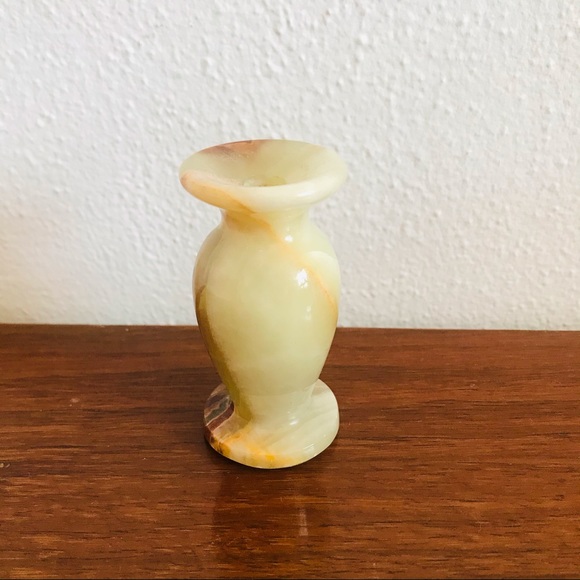 Vintage onyx stone petit bud vase - Picture 3 of 7